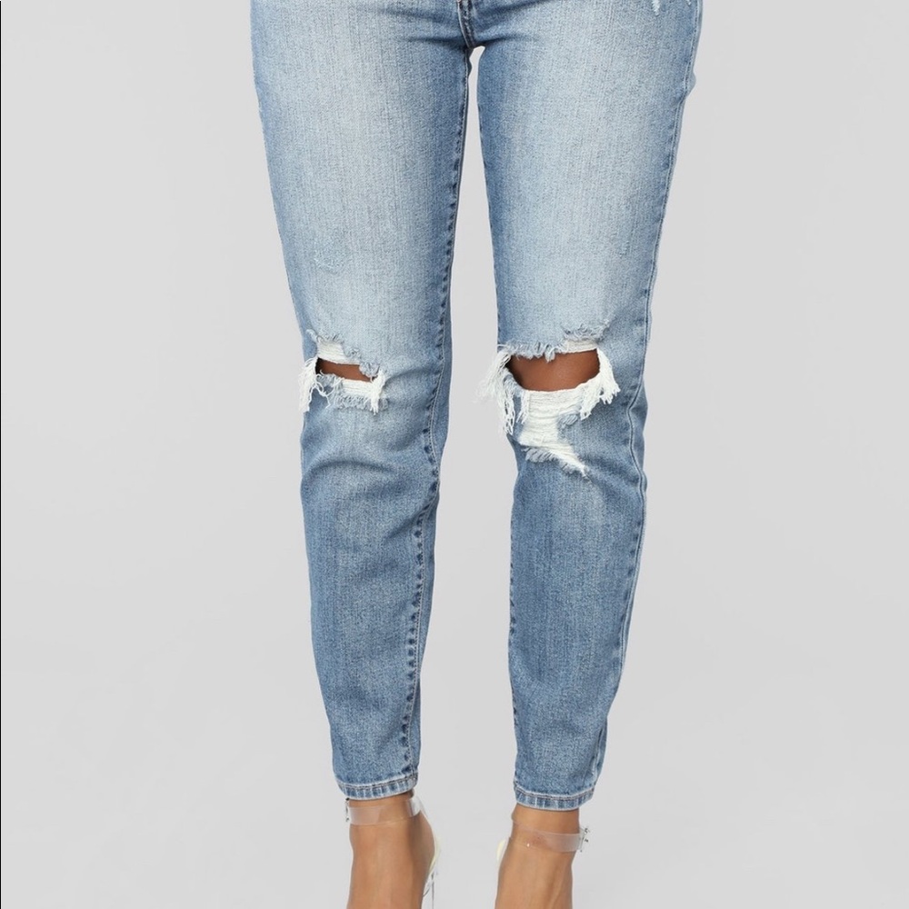 Sold ⭕️Fashion Nova High Rise Mom Jeans - Picture 2 of 4